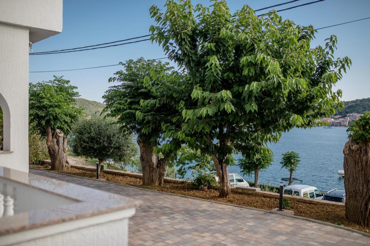 Apartments And Rooms By The Sea Supetarska Draga - Gornja, Rab - 11579 Kültér fotó