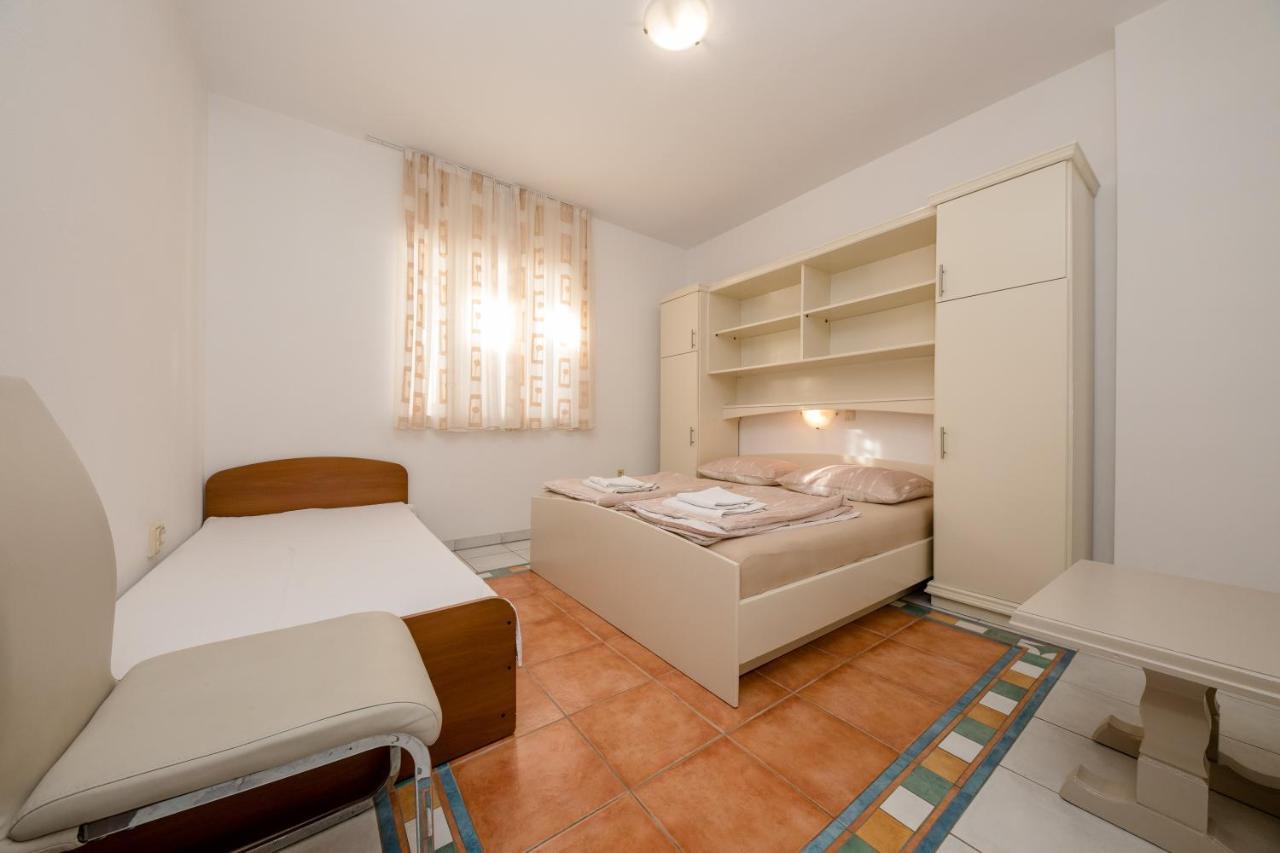 Apartments And Rooms By The Sea Supetarska Draga - Gornja, Rab - 11579 Kültér fotó