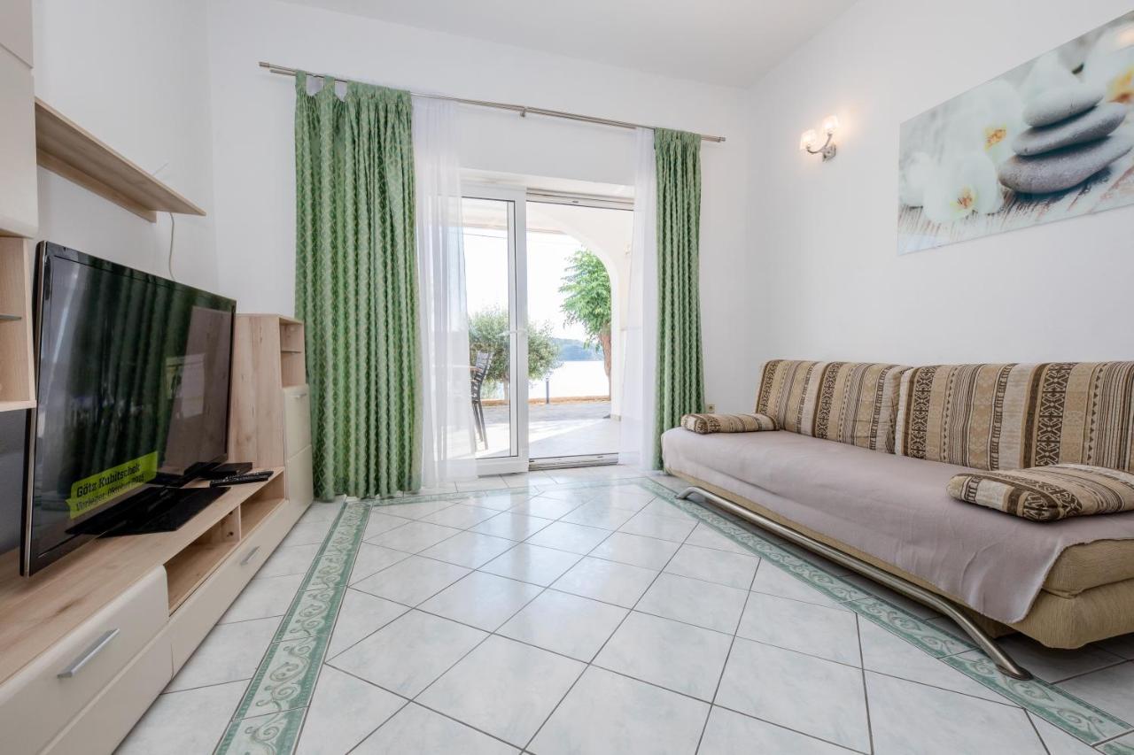 Apartments And Rooms By The Sea Supetarska Draga - Gornja, Rab - 11579 Kültér fotó