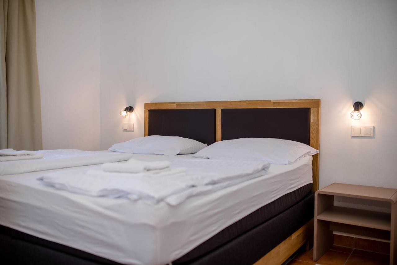 Apartments And Rooms By The Sea Supetarska Draga - Gornja, Rab - 11579 Kültér fotó