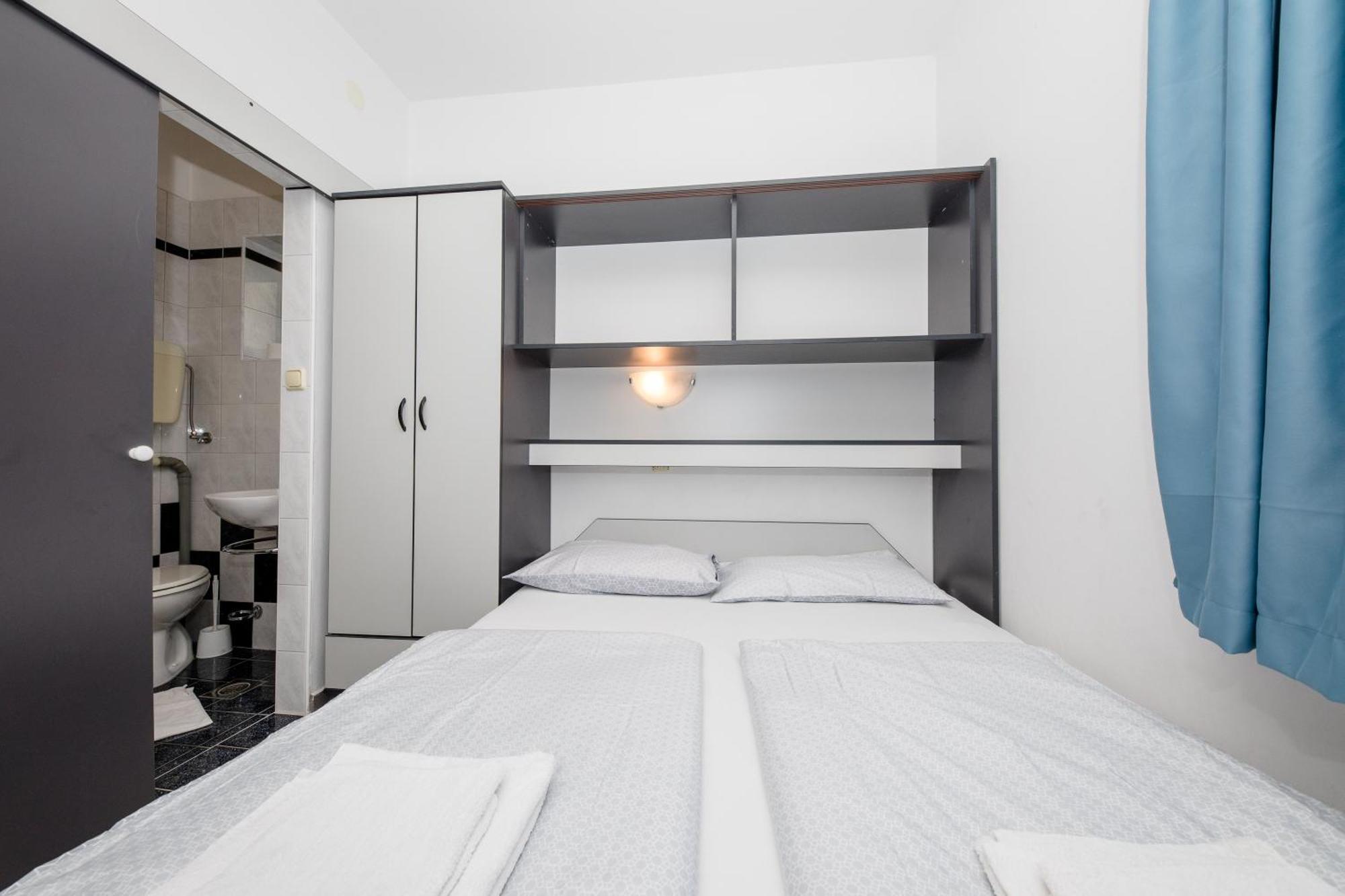 Apartments And Rooms By The Sea Supetarska Draga - Gornja, Rab - 11579 Szoba fotó