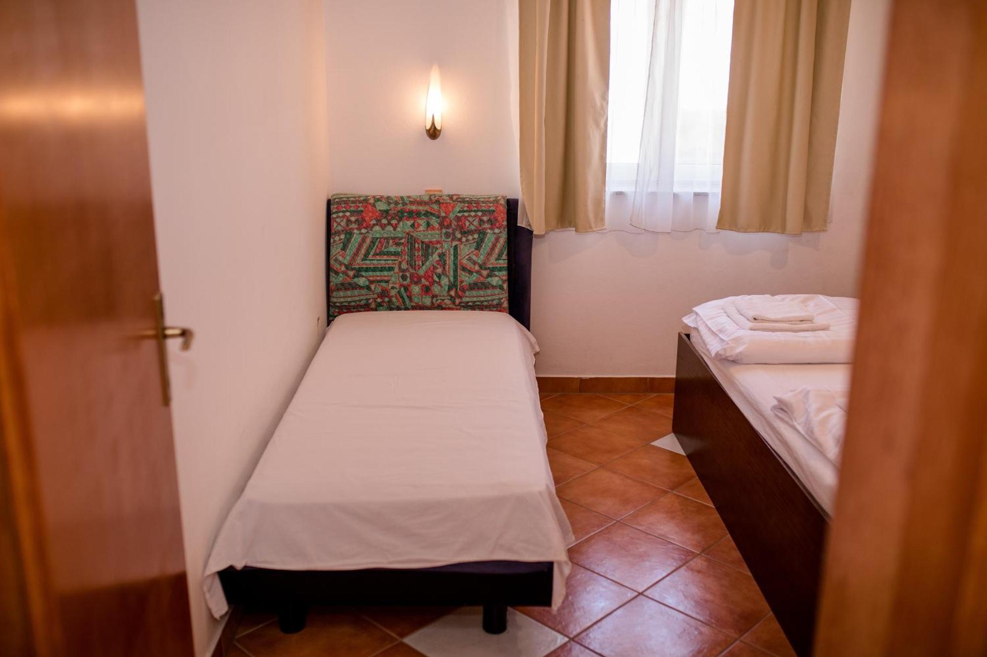 Apartments And Rooms By The Sea Supetarska Draga - Gornja, Rab - 11579 Szoba fotó